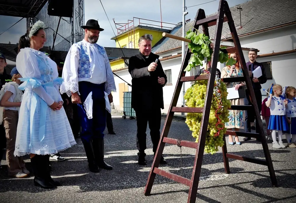  Dúbravské hody spojili tradície, hudbu aj šport