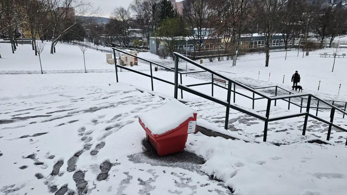 Buďte opatrní, sledujte výstrahy