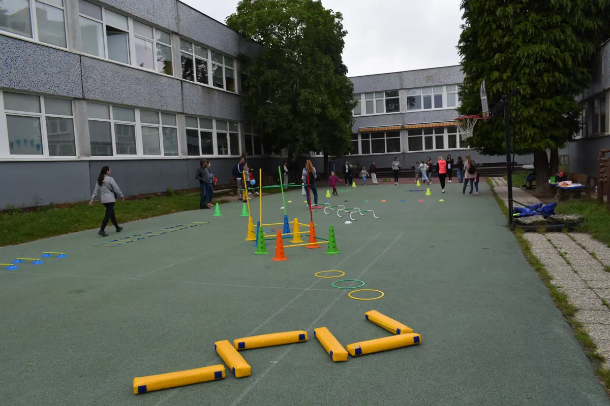  Prvákov hlásiť elektronicky