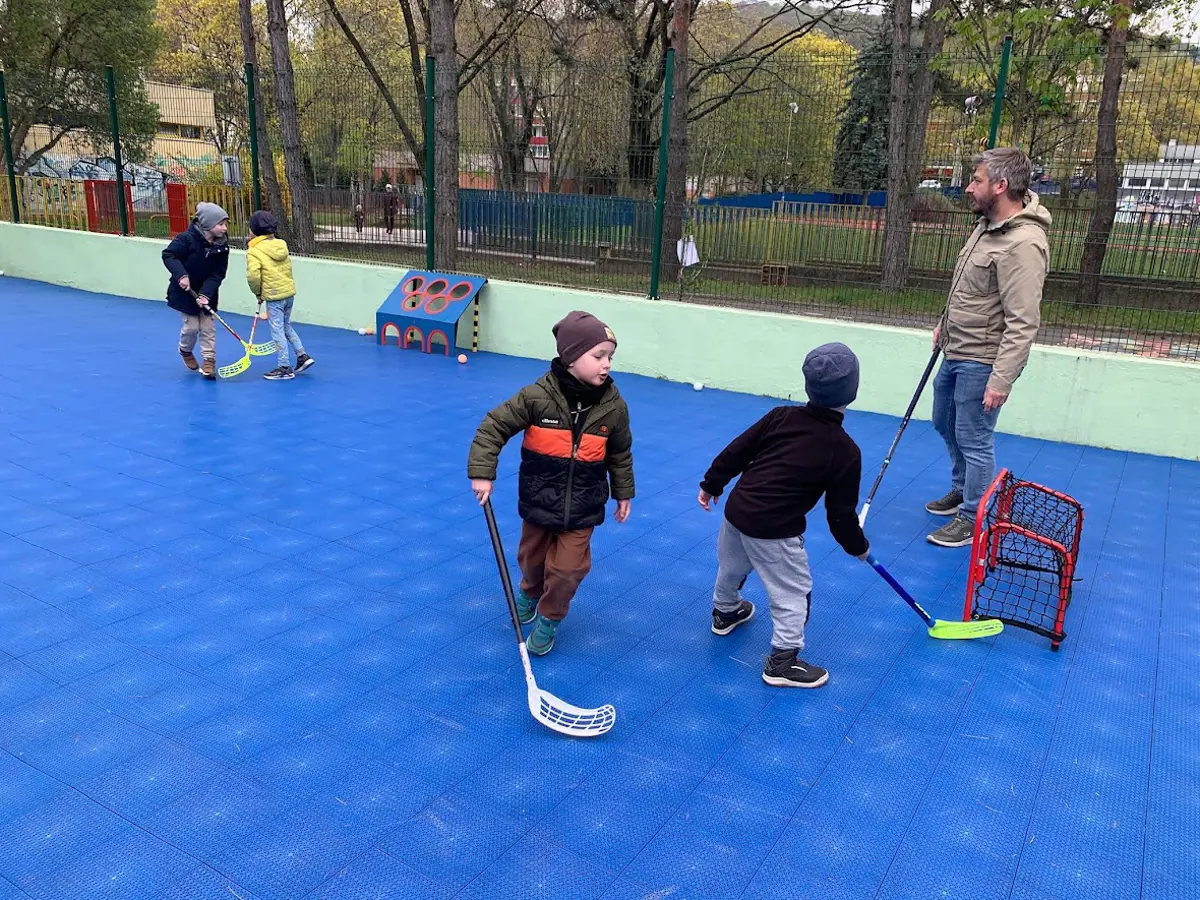 Florbal v Dúbravke spája generácie! 