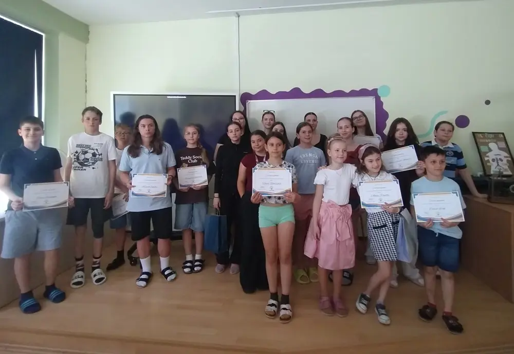 Žiaci v škole nechali vybuchnúť sopku