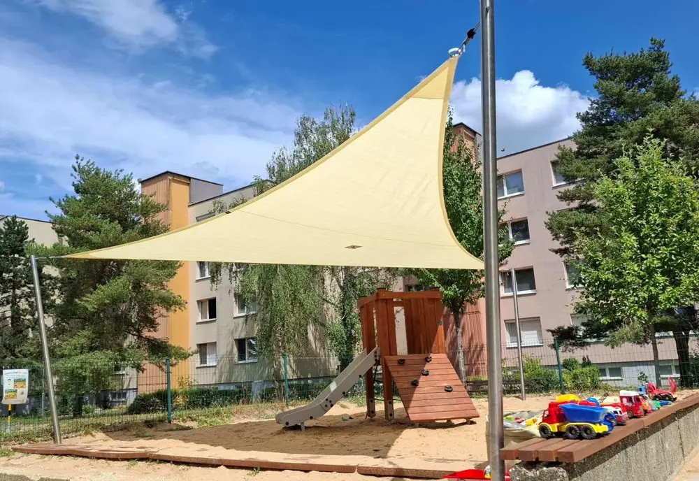 Viac tieňa pre detské ihrisko
