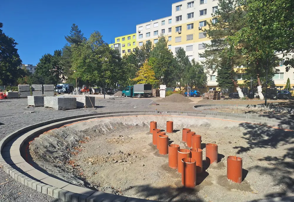 Námestie, trh a prepojenie
